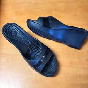 Crocs wedge slip on sandals black sz 7